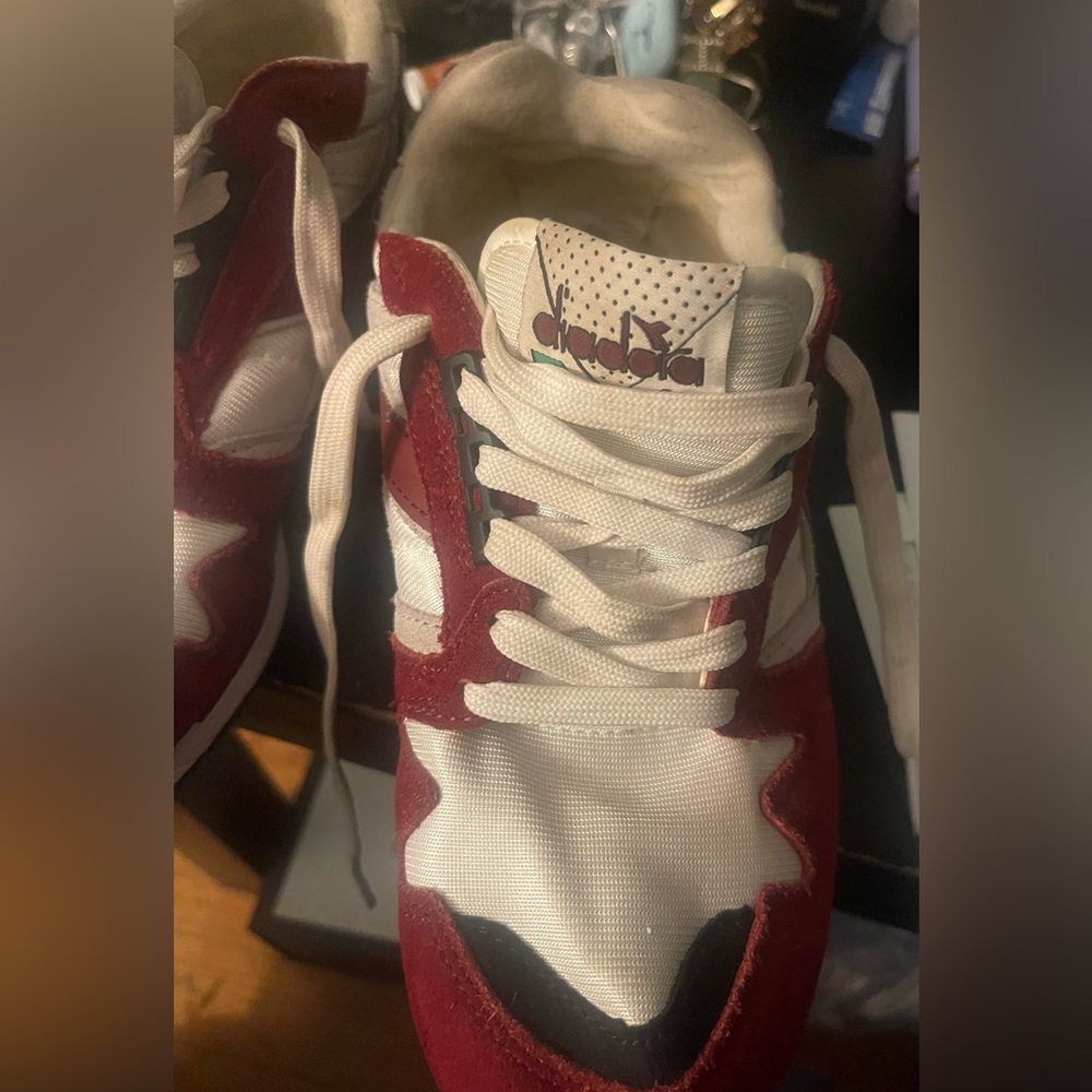 Men’s Diadora sneakers size 8 burgundy and white
